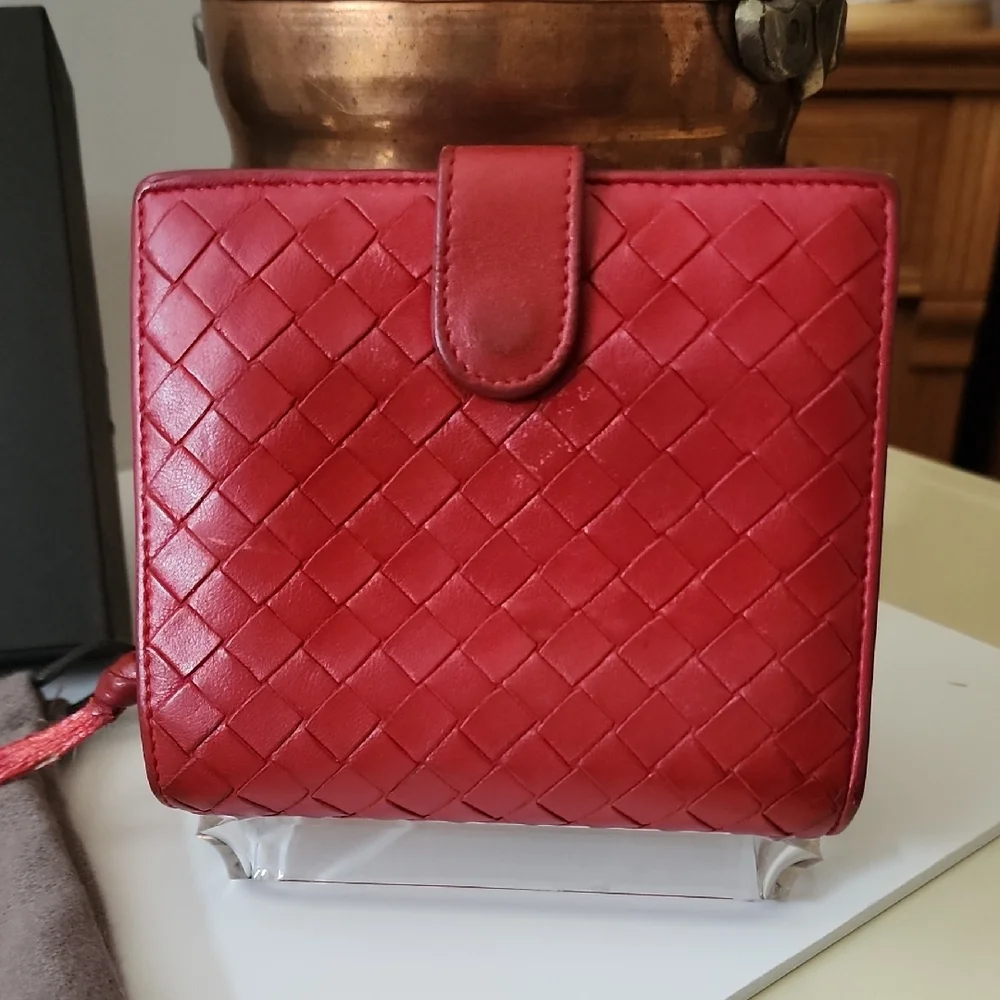 Bottega Veneta Red Leather Wallet with Intrecciato Pattern - Picture 2 of 14